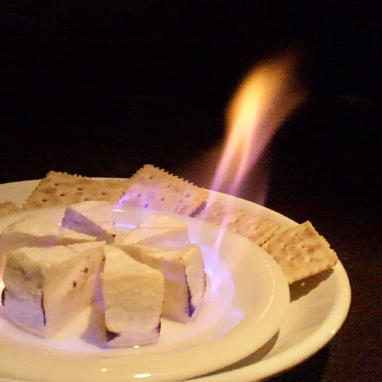 名物 炎の焼きカマンベール